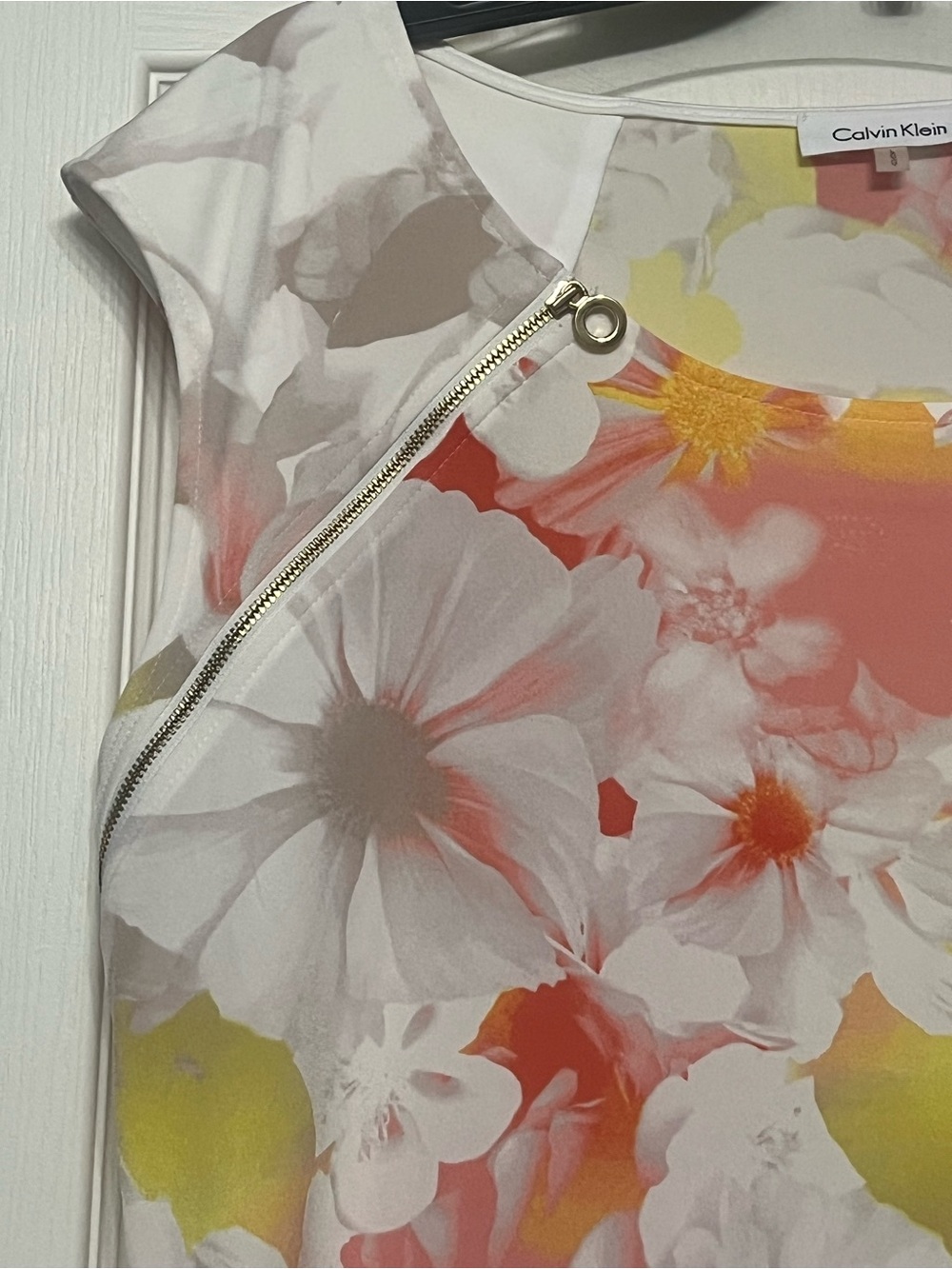 Calvin Klein Floral Zip-Front Accent Cap Sleeve Top in Coral, Yellow & Gray - Picture 3 of 5